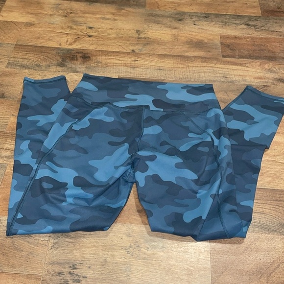 Fabletics Powerhold Leggings.  Size Small. Camo. - Picture 3 of 4